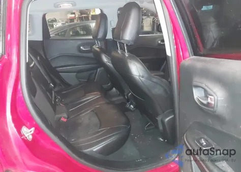 2018 Jeep Compass Latitude 4X4 из США, поврежденный, VIN 3C4NJDBBXJT485440